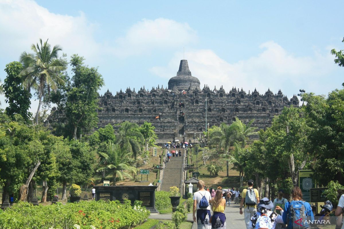 Sejarah Candi Borobudur dan harga tiket masuk wisatawan